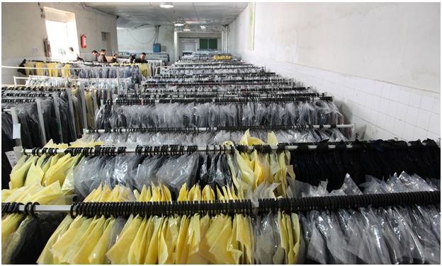 توزیع پوشاک بین دانش‌آموزان بی‌بضاعت کشور