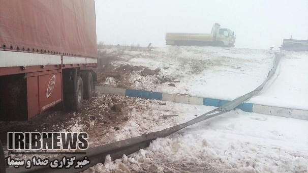 برخورد 2 تریلی در اتوبان زنجان –قزوین