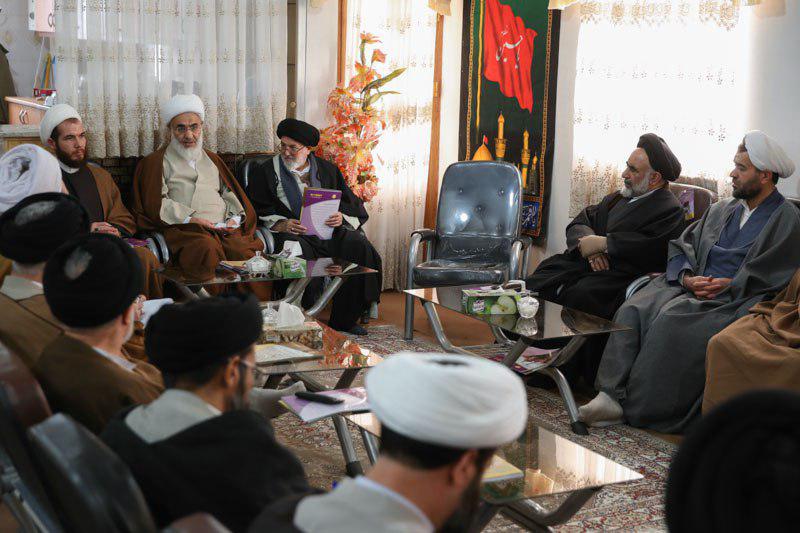 تقویت روح اخوت و برادری در جامعه