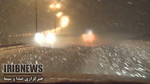 بارش برف و لغزندگی جاده ها در زنجان