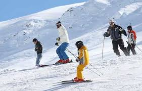 برگزاری جشنواره برفی در پیست اسکی کاکان