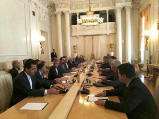 ظریف: باید درباره حمله خان شیخون تحقیق شود