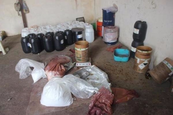 ۶۲۰ لیتر مواد پیش ساز مواد مخدر شیشه کشف شد ۶۲۰ لیتر مواد پیش ساز مواد مخدر شیشه کشف شد