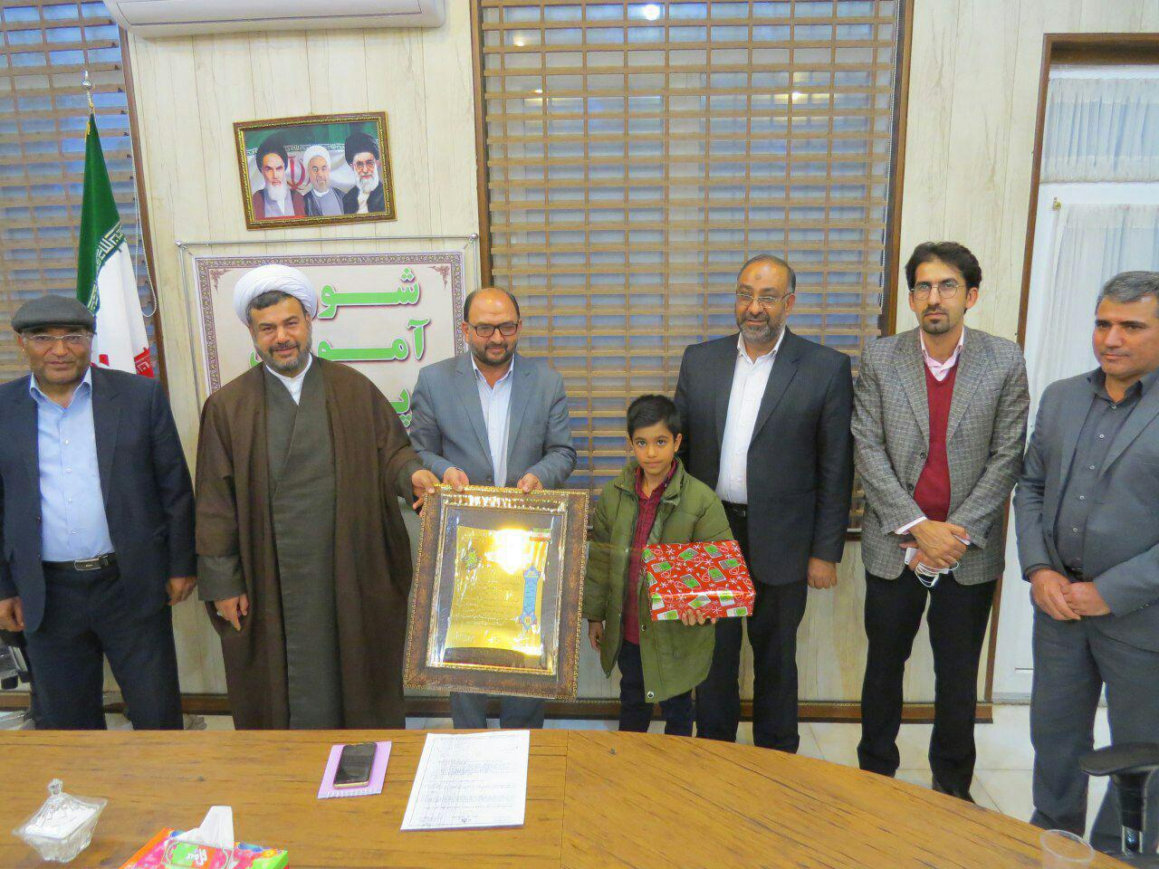 تجلیل از یک خیر  خردسال درانار