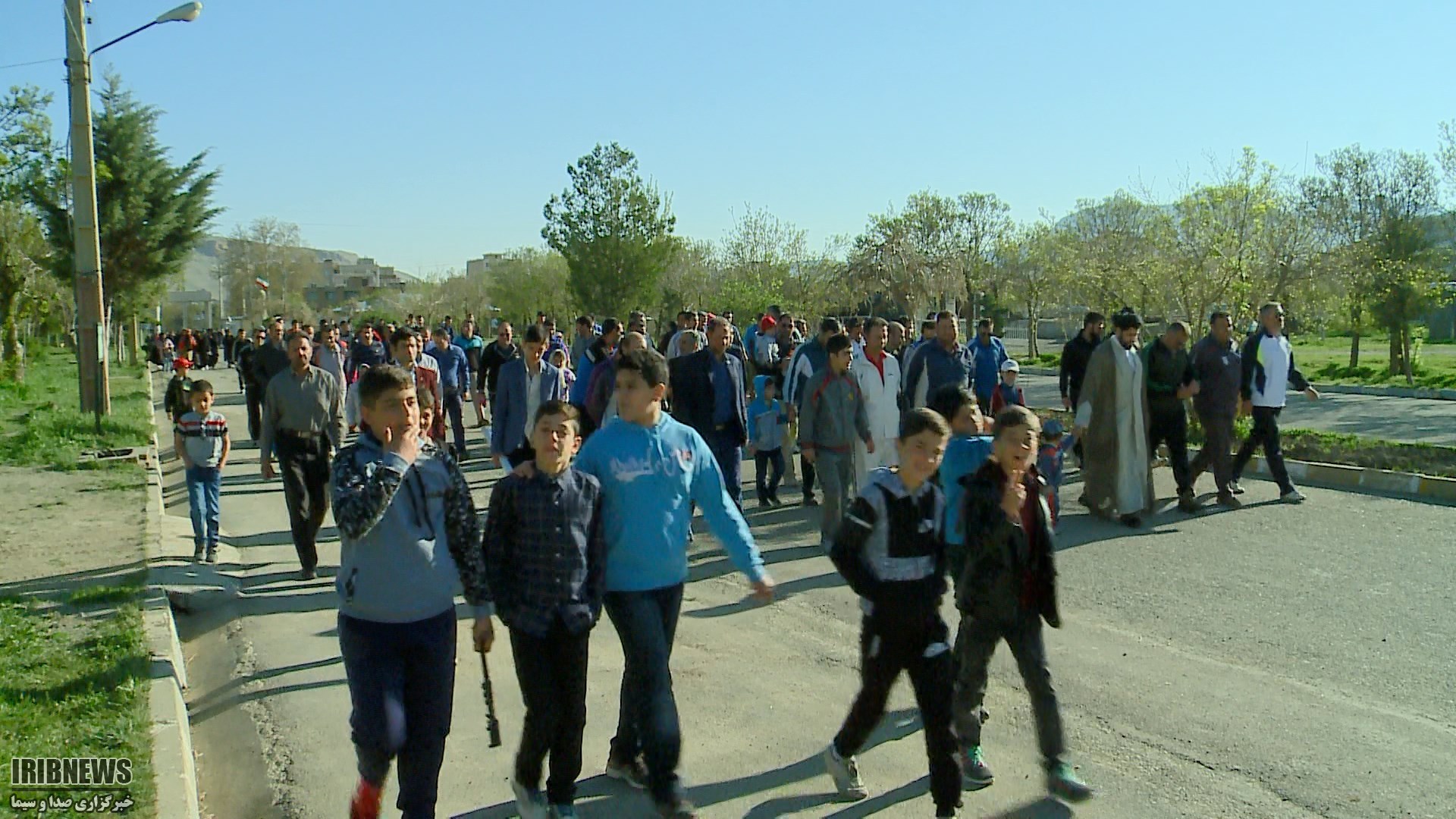 کوهپیمایی خانوادگی در مهاباد