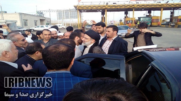 حجت الاسلام والمسلمین سید ابراهیم رئیسی وارد زنجان شد . حجت الاسلام والمسلمین سید ابراهیم رئیسی وارد زنجان شد .