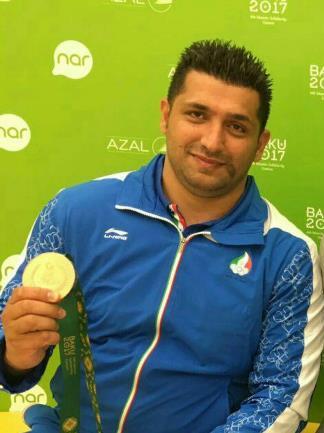 نشان برنز مسابقات کشورهای اسلامی بر گردن ورزشکار گیلانی