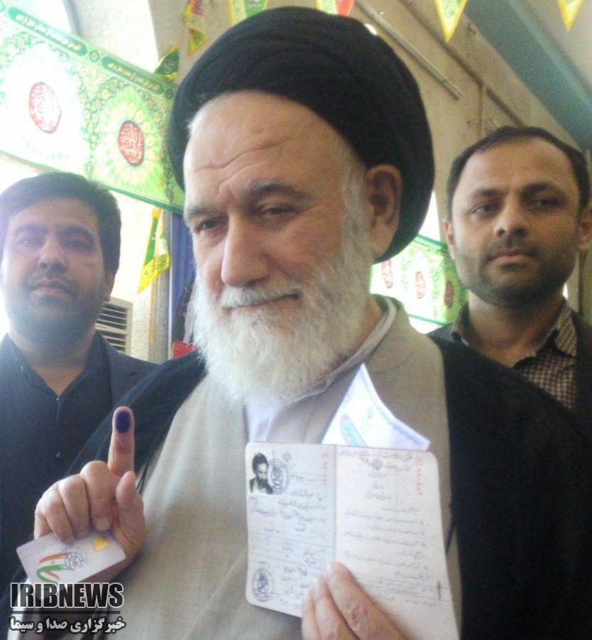 رای دادن نماینده  مردم گلستان در مجلس خبرگان + فیلم