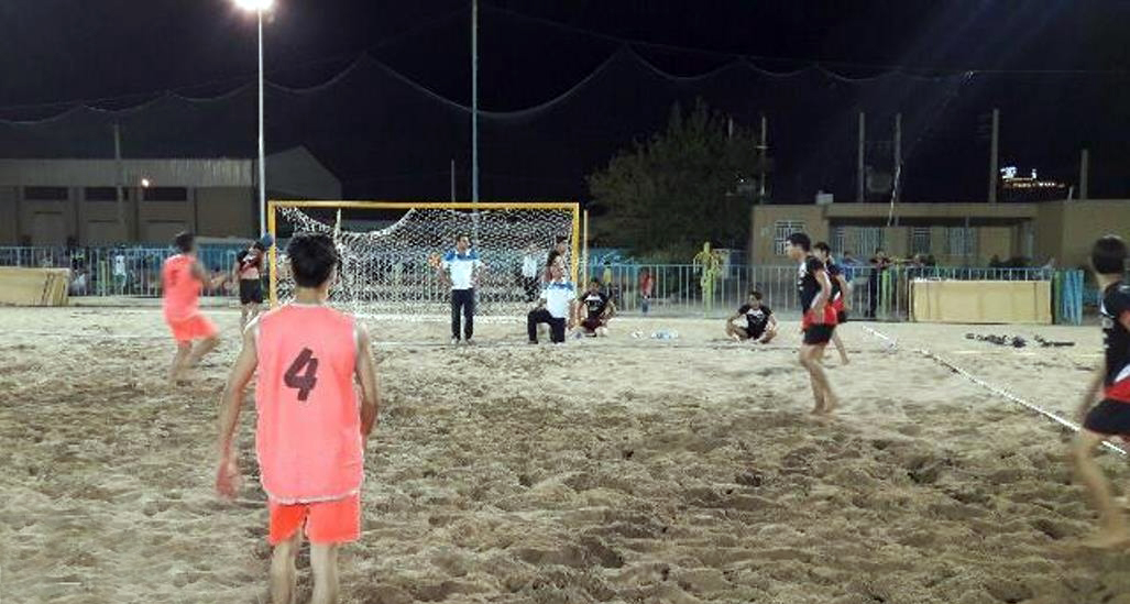 صعود ساحلی بازان طبس به مرحله نیمه نهایی مسابقات هندبال ساحلی نوجوانان