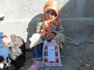 کمک تحصیلی نیکوکاران جویباری به 100 دانش آموزبی بضاعت