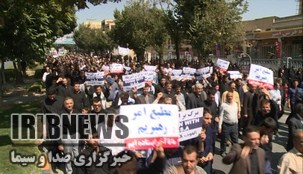 تظاهرات ضد آمریکایی نمازگزاران جمعه درشهرکرد+فیلم