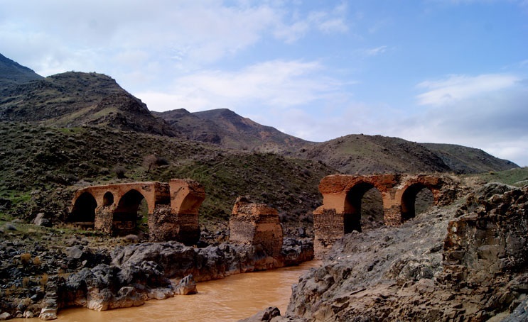 آغاز مرمت پل تاریخی پردلیس رودخانه قزل اوزن کوثر آغاز مرمت پل تاریخی پردلیس رودخانه قزل اوزن کوثر