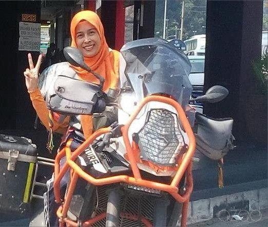 جهانگردی زن مسلمان با موتور سیکلت! جهانگردی زن مسلمان با موتور سیکلت!