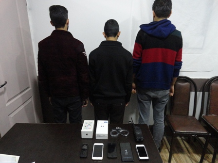 دستگیری 3مامورنما با 10 فقره اخاذی در زاهدان دستگیری 3مامورنما با 10 فقره اخاذی در زاهدان