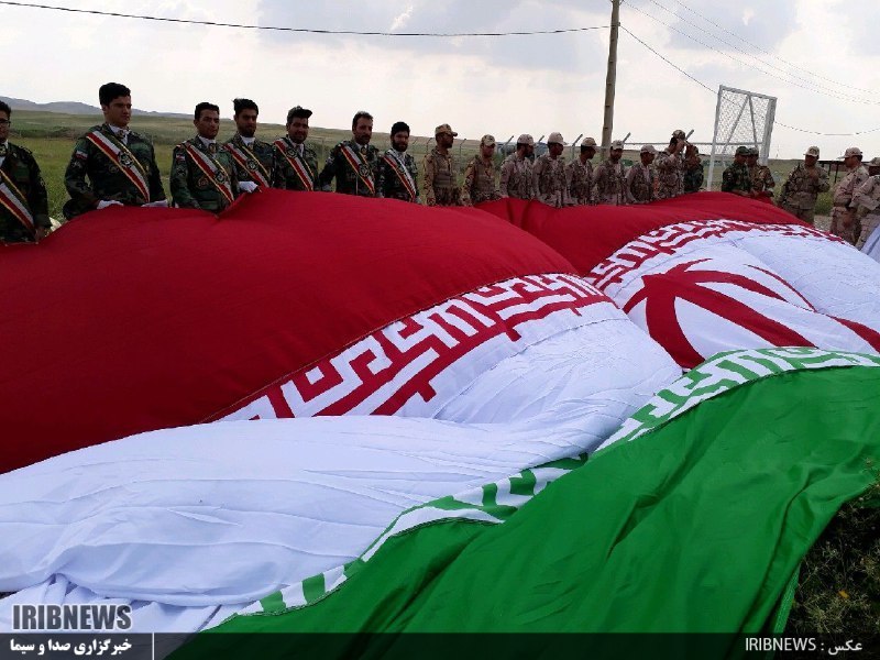 پرچم ایران در نقطه صفر مرزی سرپلذهاب به اهتزاز درآمد