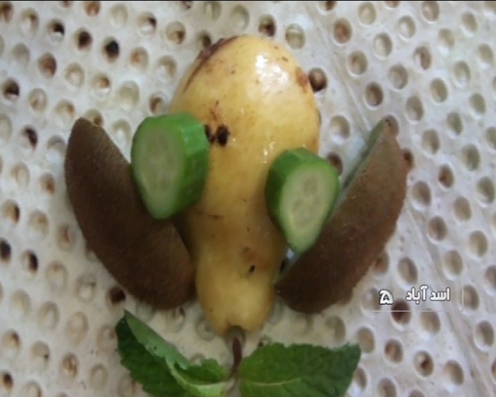 نقاشی کودکان اسدآبادی با نان و میوه نقاشی کودکان اسدآبادی با نان و میوه