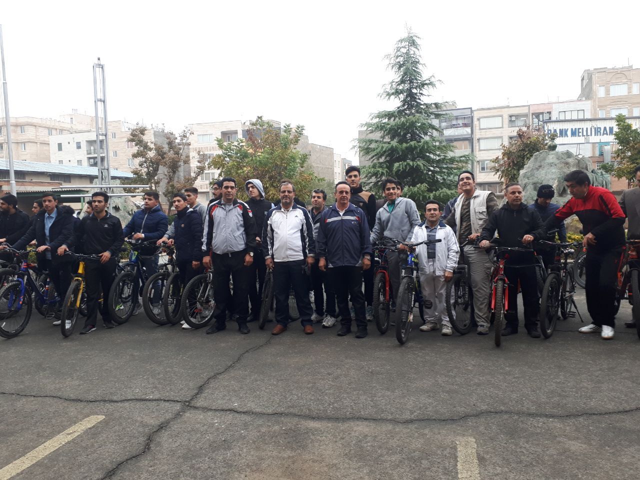 دوچرخه سواری در هوای لطیف آبان