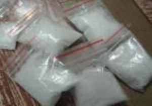 کشف خرده شیشه‌ها در نی ریز