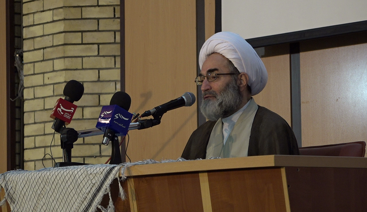 نشست جمعی از بسیجیان گیلان با نماینده ولی فقیه نشست جمعی از بسیجیان گیلان با نماینده ولی فقیه