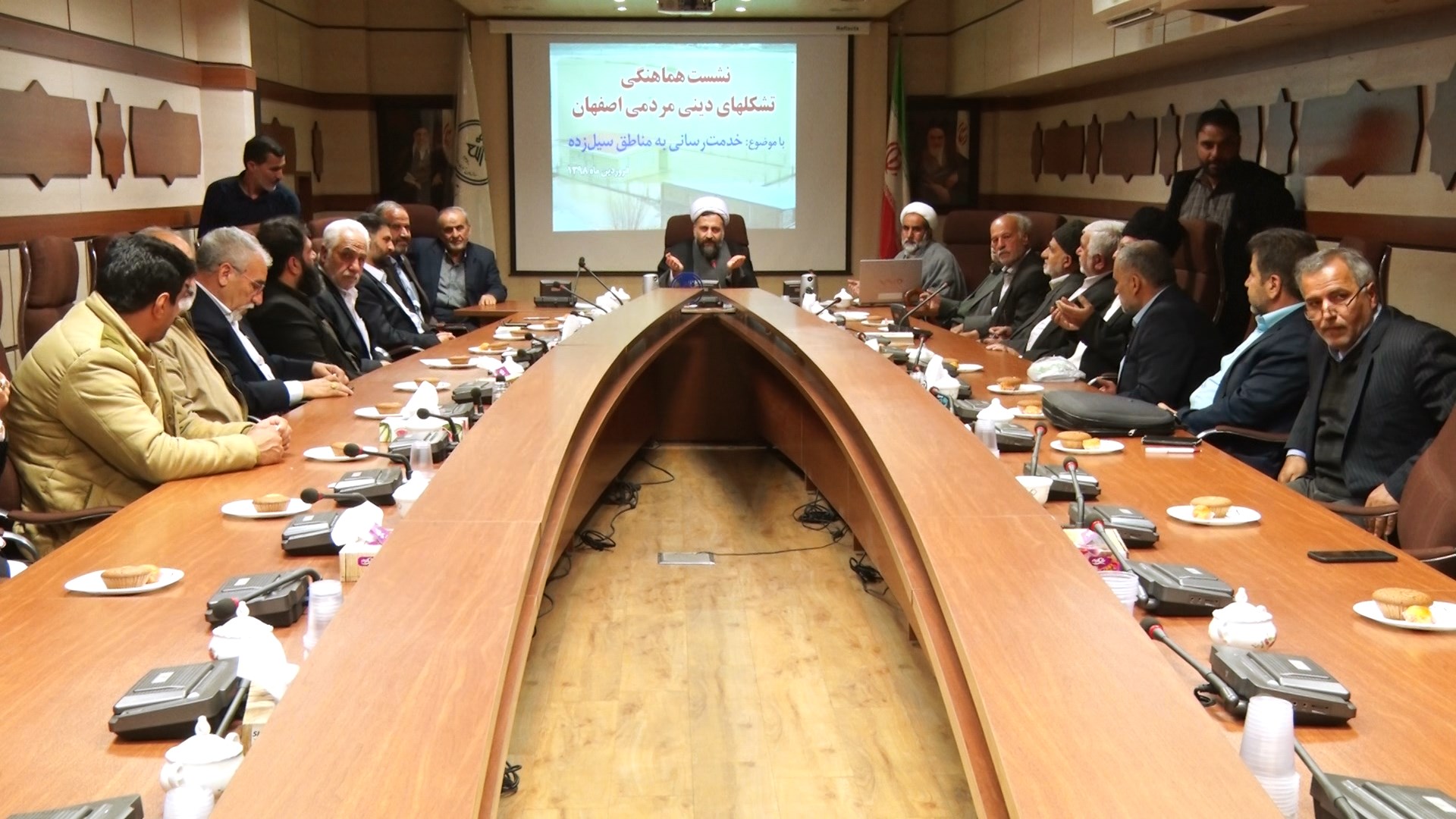 برپایی موکب هایی برای تهیه و غذا در مناطق سیل زده