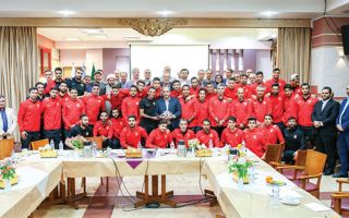 مجسمه بازیکنان پدیده شهر خودرو در یکی از پارک های شهر نصب می شود