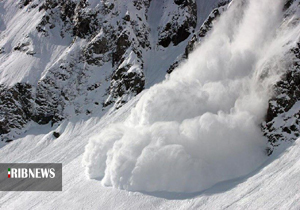 خطر سقوط بهمن در جادههای کوهستانی مهاباد خطر سقوط بهمن در جادههای کوهستانی مهاباد