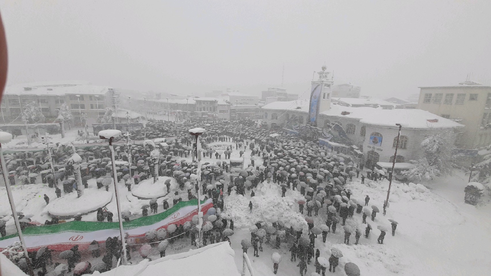 اسلام، مردم و رهبری؛ سه رکن تضمین کننده انقلاب