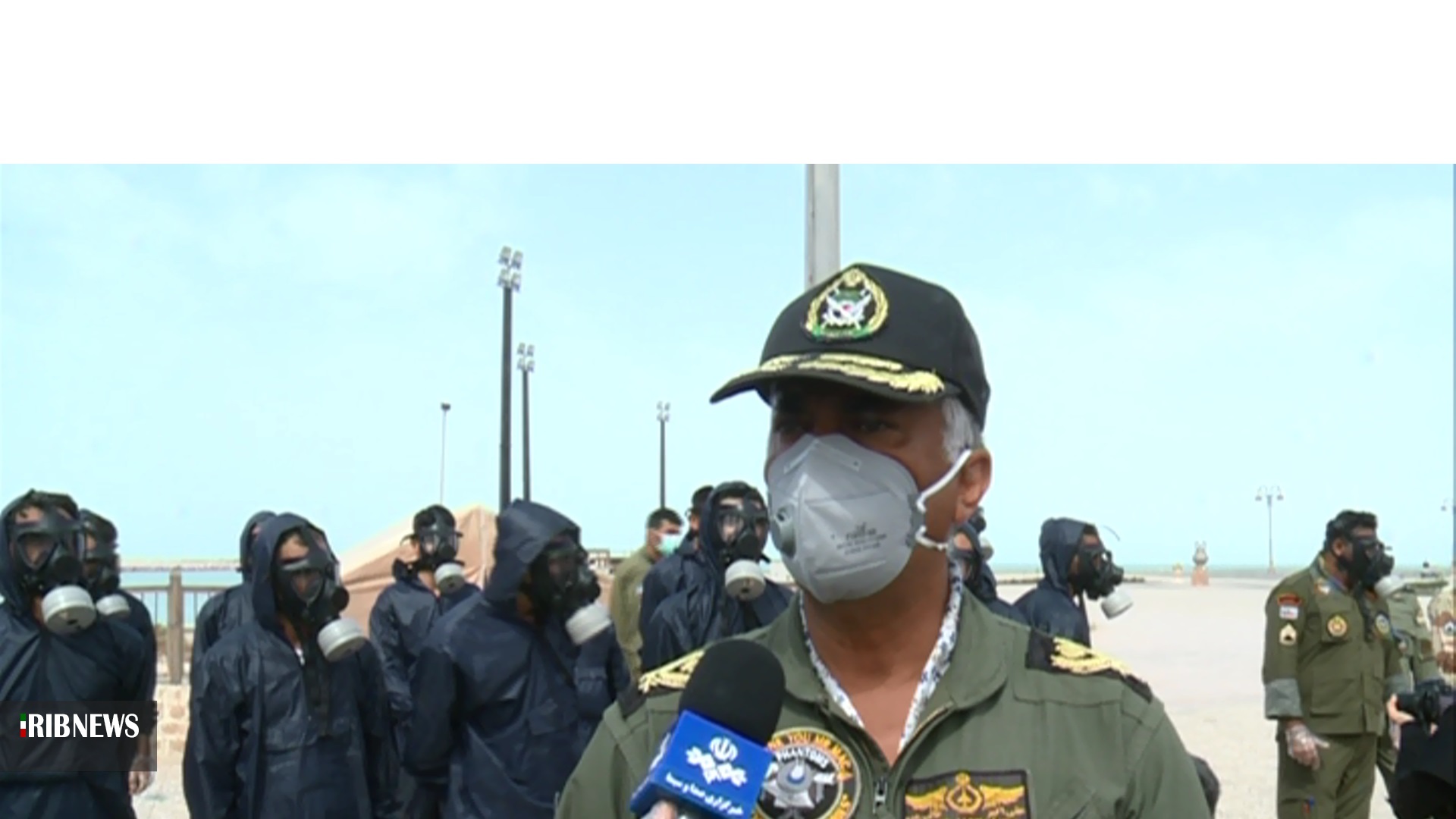 ارتش روزانه محلههایی از بوشهر را ضدعفونی میکند ارتش روزانه محلههایی از بوشهر را ضدعفونی میکند