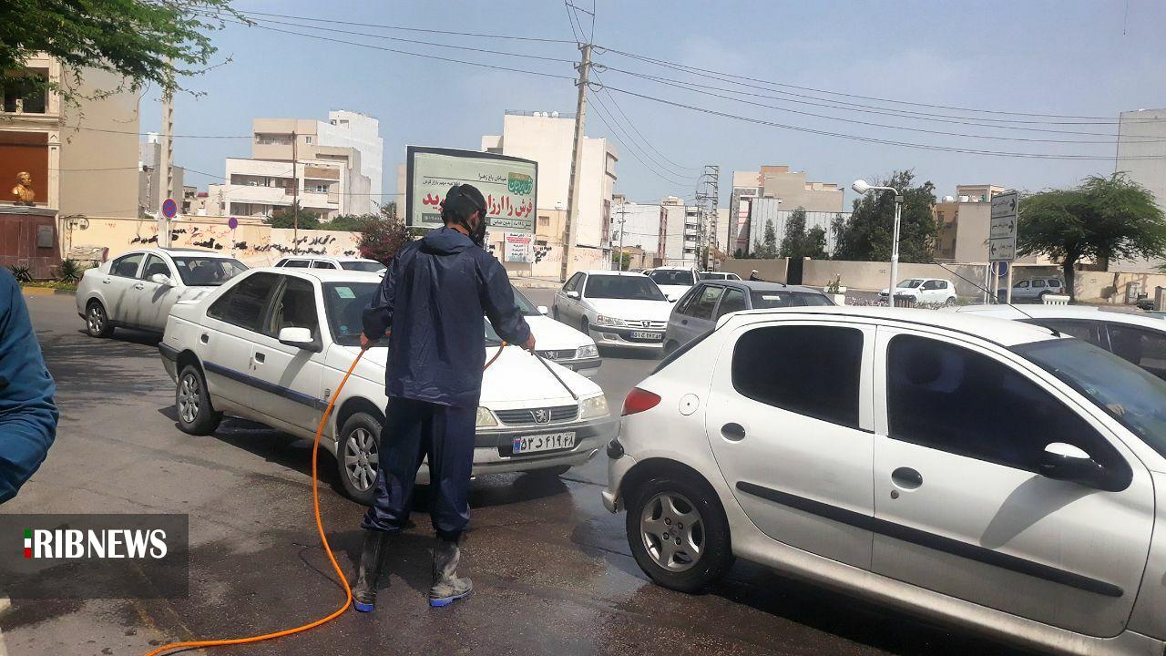 ارتش روزانه محلههایی از بوشهر را ضدعفونی میکند ارتش روزانه محلههایی از بوشهر را ضدعفونی میکند