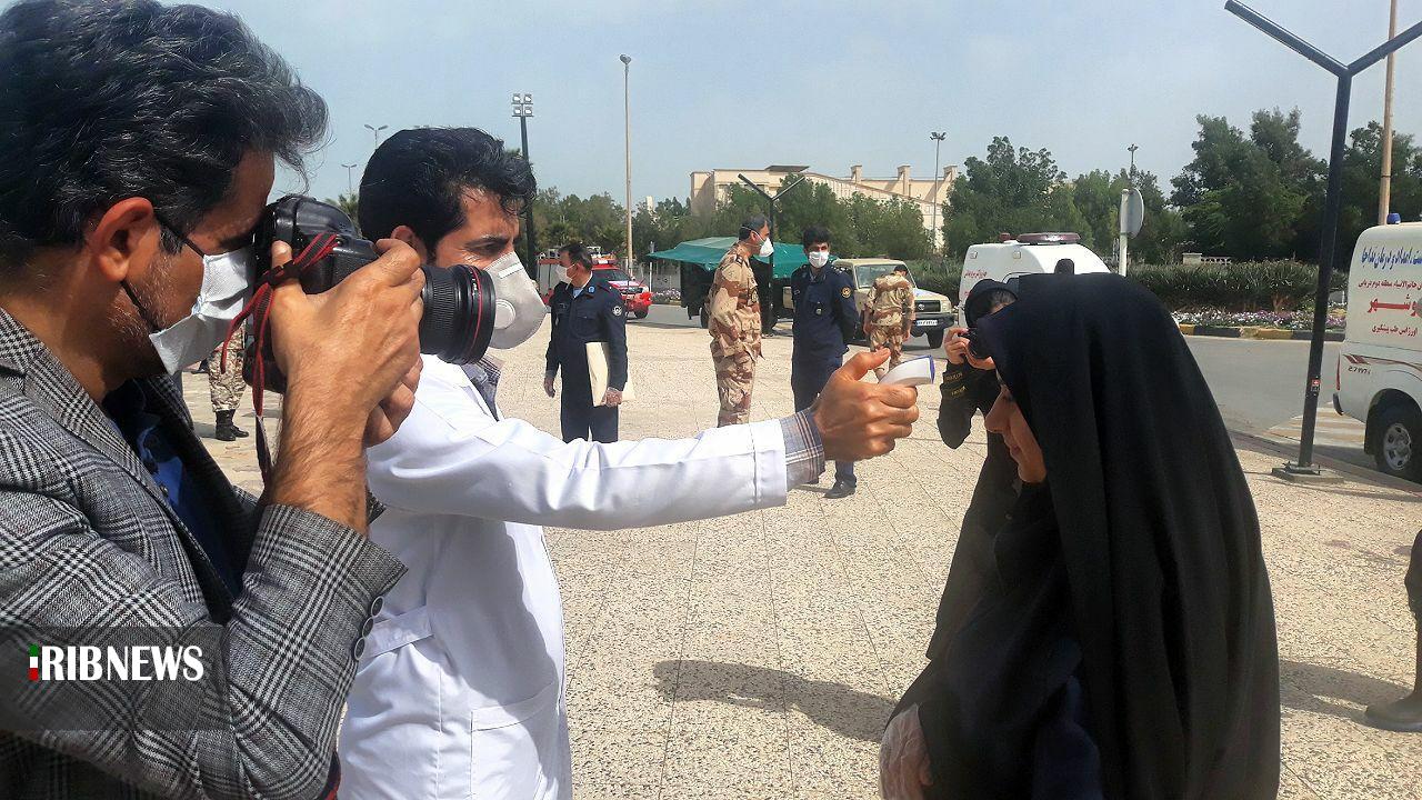 ارتش روزانه محلههایی از بوشهر را ضدعفونی میکند ارتش روزانه محلههایی از بوشهر را ضدعفونی میکند