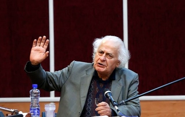 تشییع پیکر پرویز بهرام از مقابل تالار وحدت