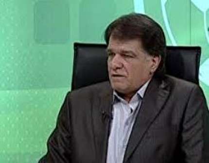 تجلیل از ناظر داوری دیدار سپاهان و پرسپولیس تجلیل از ناظر داوری دیدار سپاهان و پرسپولیس