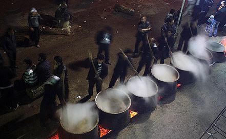 آئین سنتی پخت آش گندم در استان یزد