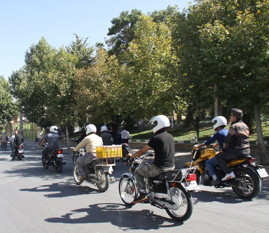 همایش موتورسواران قانونمند در دومین روز هفته نیروی انتظامی همایش موتورسواران قانونمند در دومین روز هفته نیروی انتظامی