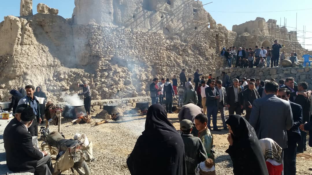 ایزدخواست، میزبان جشنواره شیره انگور ایزدخواست، میزبان جشنواره شیره انگور