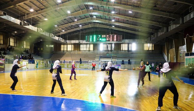 ميزباني بانوان هندباليست كيش از تيم ذوب آهن