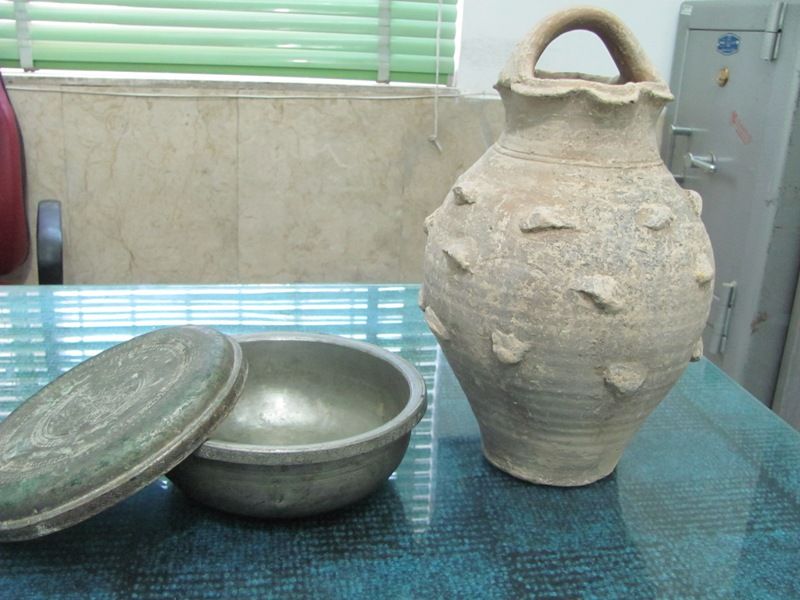 کشف اشیای عتیقه مربوط به دوران قاجار در ابرکوه