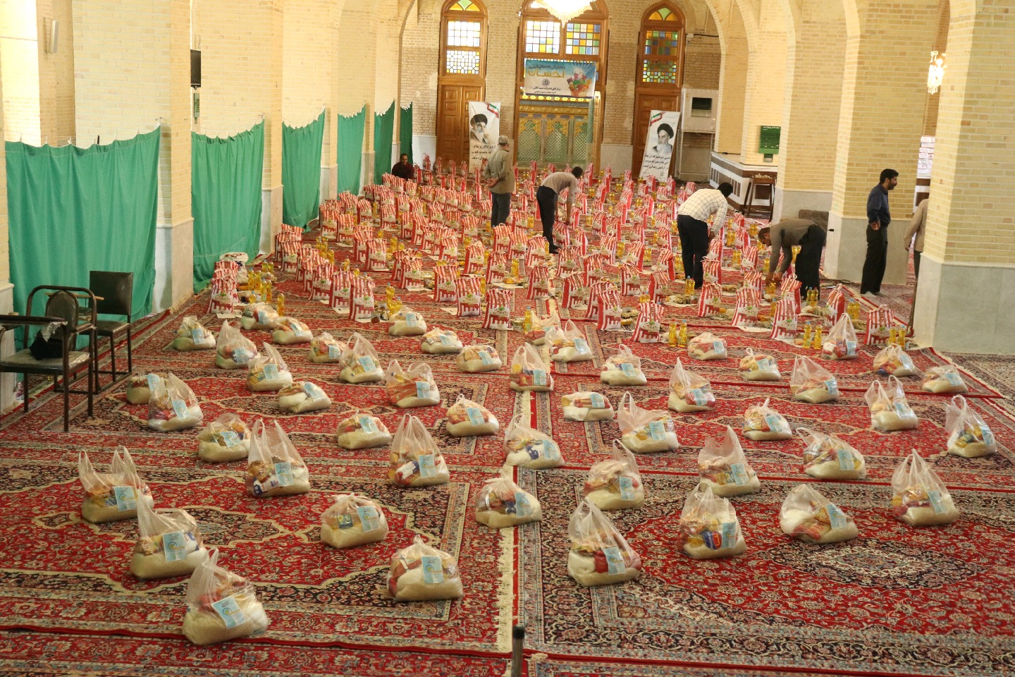 توزیع ۲۰۰ بسته غذایی در خضرآباد