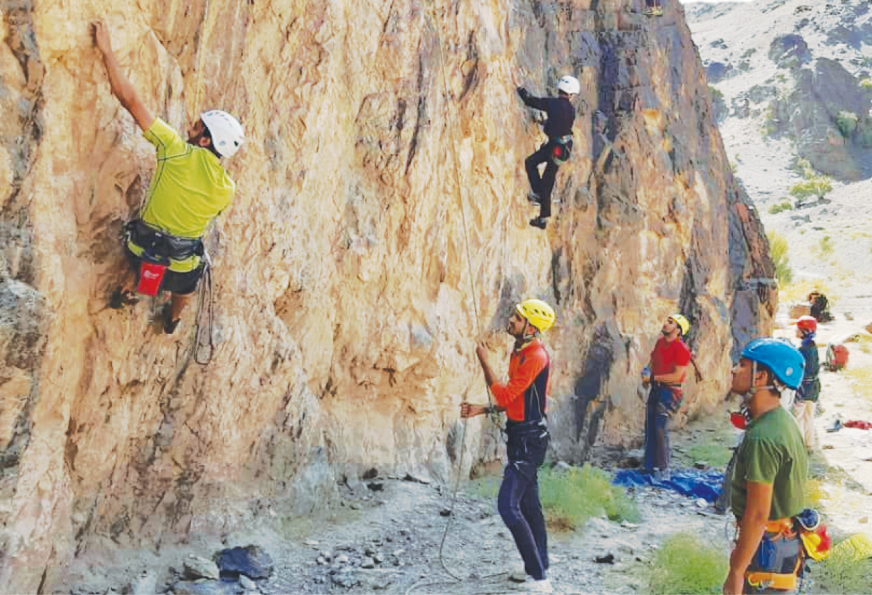 کوهپیمایی در طبیعت ممنوع نیست کوهپیمایی در طبیعت ممنوع نیست