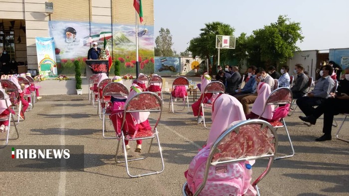 والدین و دانش آموزان در گیرو دار بازگشایی مدارس