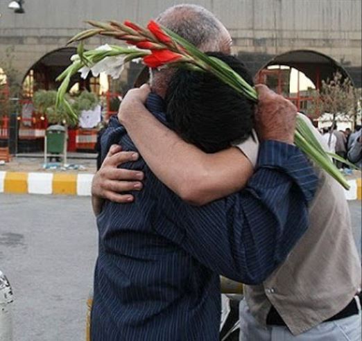 آزادی ۱۰ زندانی توسط هیئت باغ گندم آزادی ۱۰ زندانی توسط هیئت باغ گندم