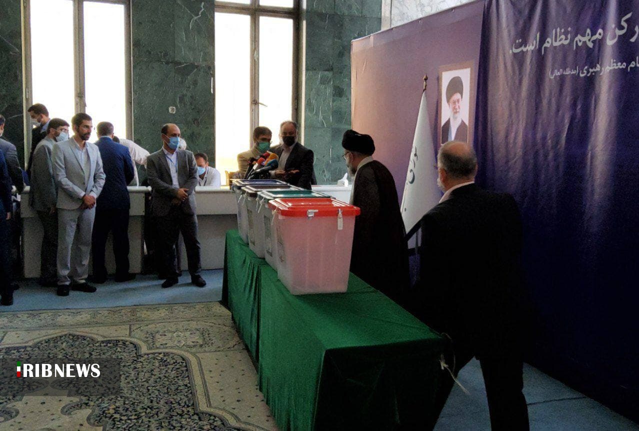 حضور مقامات لشکری و کشوری در انتخابات ۱۴۰۰