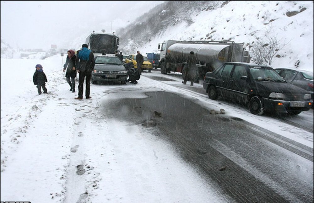 امدادرسانی به ۹ هزار نفر گرفتار در کولاک جاده‌های اردبیل