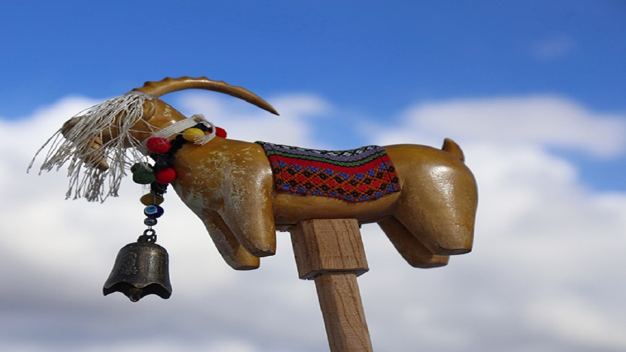 تکم گردانی آئین کهن اردبیلیها تکم گردانی آئین کهن اردبیلیها