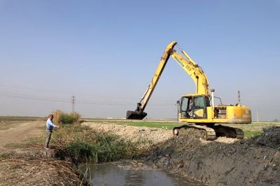 لایروبی زهکش‌های شبکه آبیاری رامهرمز