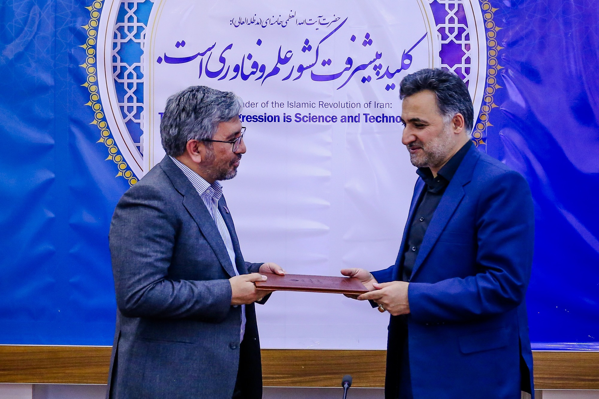 اعطای موافقت اصولی اعتبار مالیاتی به شرکت‌های پیشرو در حوزه سرمایه‌گذاری (ویترین / منبع : معاونت علمی ریاست جمهوری)