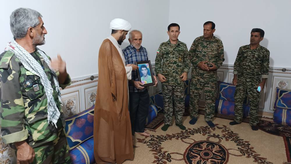 دیدار مسئولان بخش جاورده با خانواده شهدا