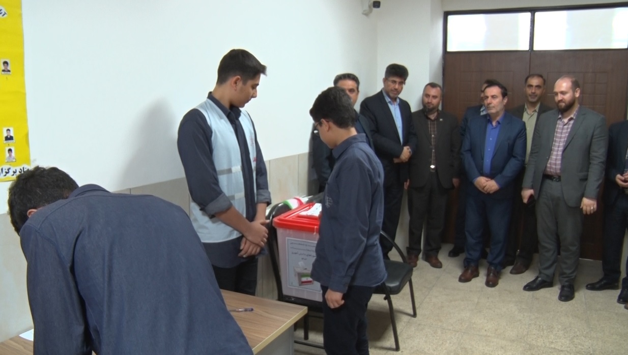 تمرین دموکراسی در مدارس