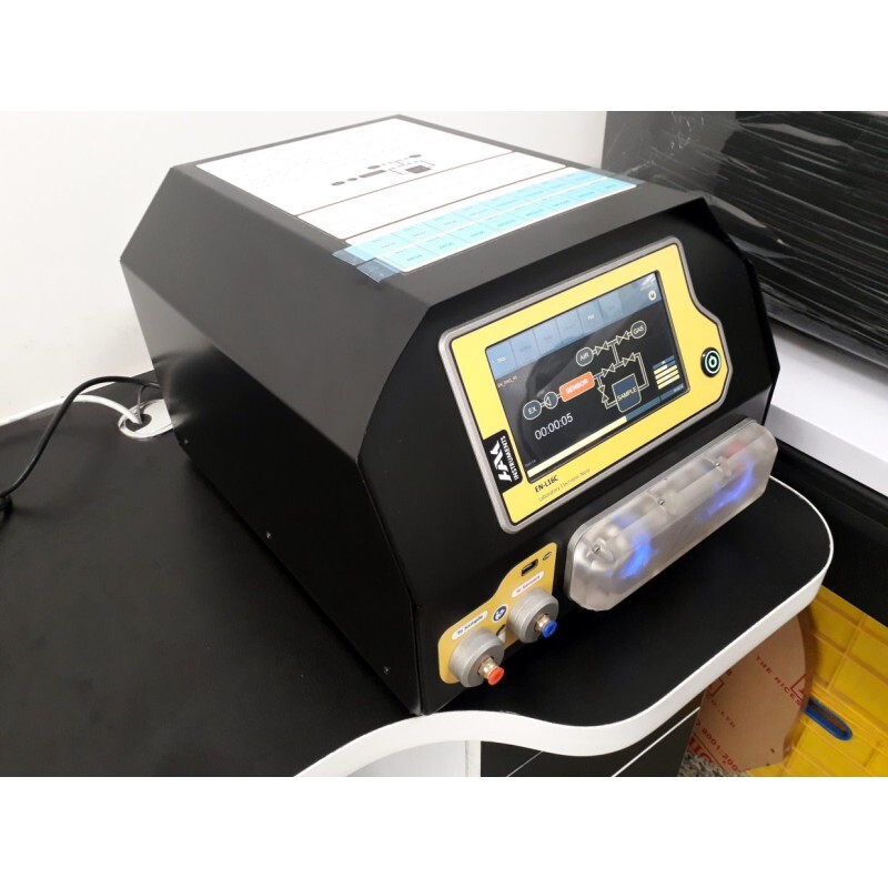 ساخت بینی الکترونیک با قابلیت کنترل کیفی و شناسایی ترکیبات ( ویترین / منبع : معاونت علمی ریاست جمهوری ) ساخت بینی الکترونیک با قابلیت کنترل کیفی و شناسایی ترکیبات ( ویترین / منبع : معاونت علمی ریاست جمهوری )