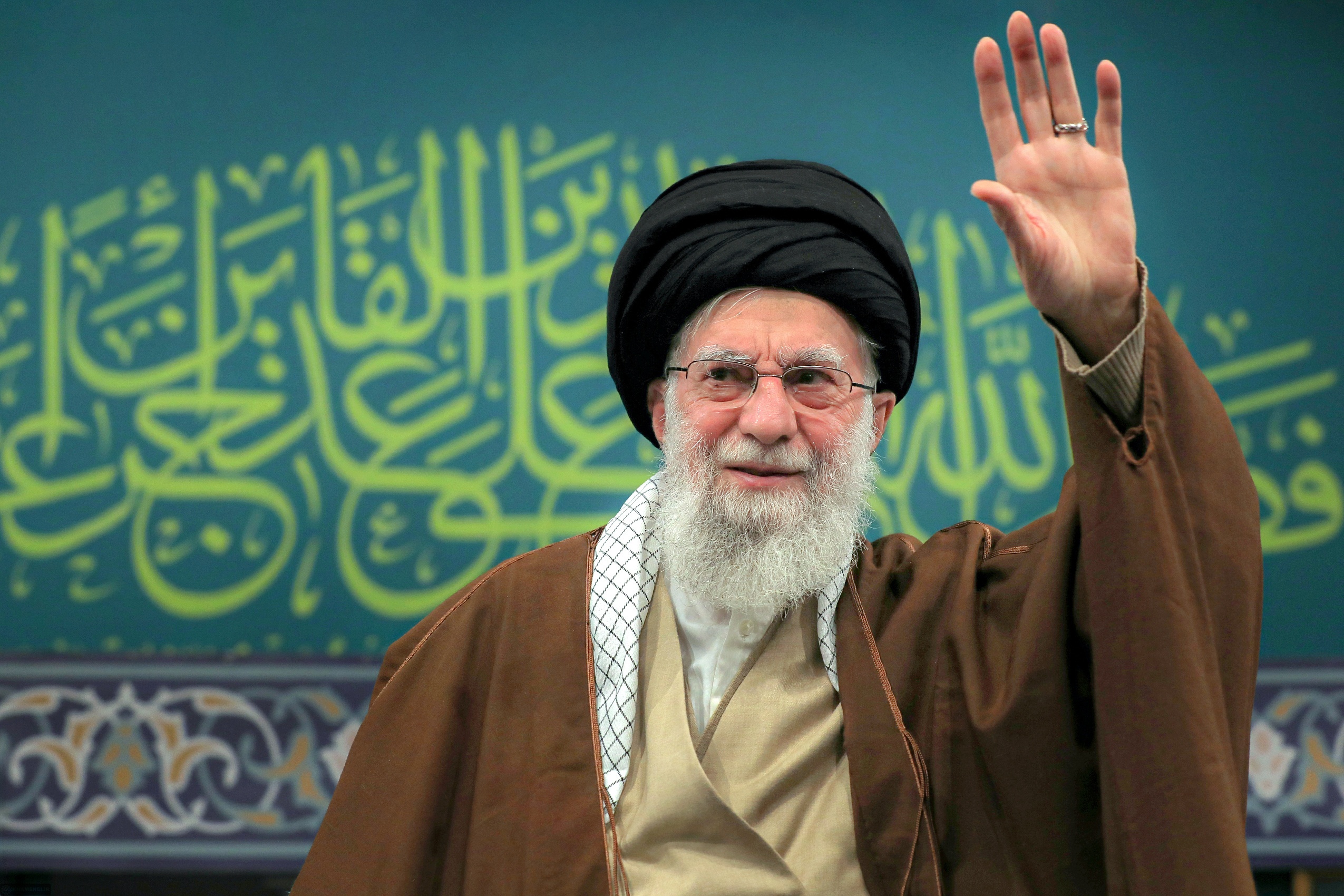 مردم قم به دیدار رهبر انقلاب میروند مردم قم به دیدار رهبر انقلاب میروند